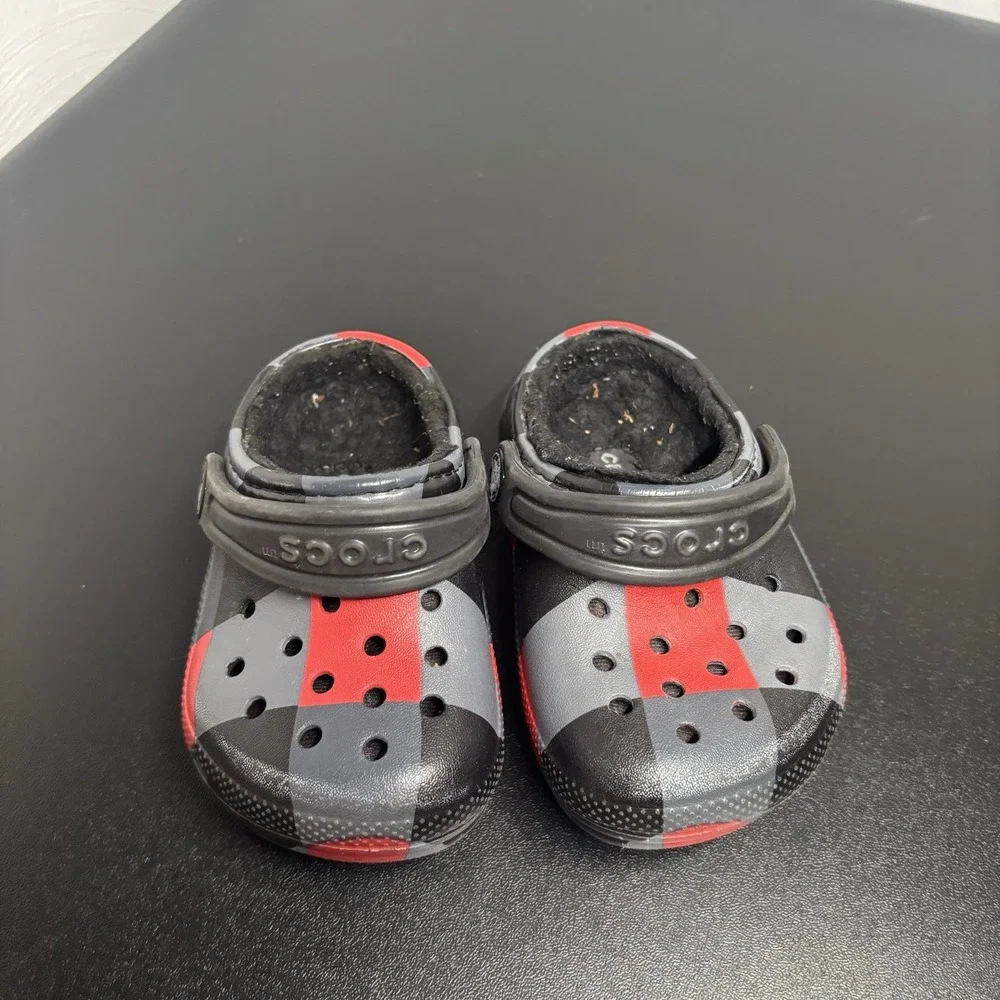 Crocs Classic Fur‎ Lined Plaid Checkered Fleece Clog Grey Red Black Baby Sz 5c